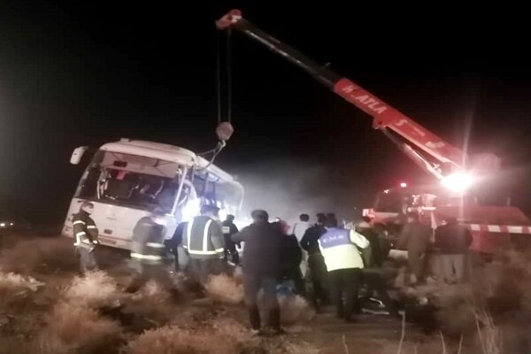 واژگونی اتوبوس در آزادراه زنجان-تبریز با ۳ فوتی و ۱۴ مصدوم