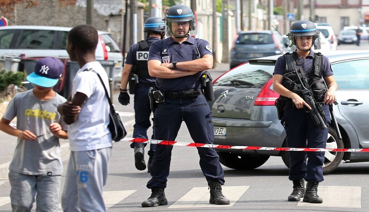 استقرار نیرو‌های امنیتی در شهر‌های فرانسه درپی افزایش ناامنی