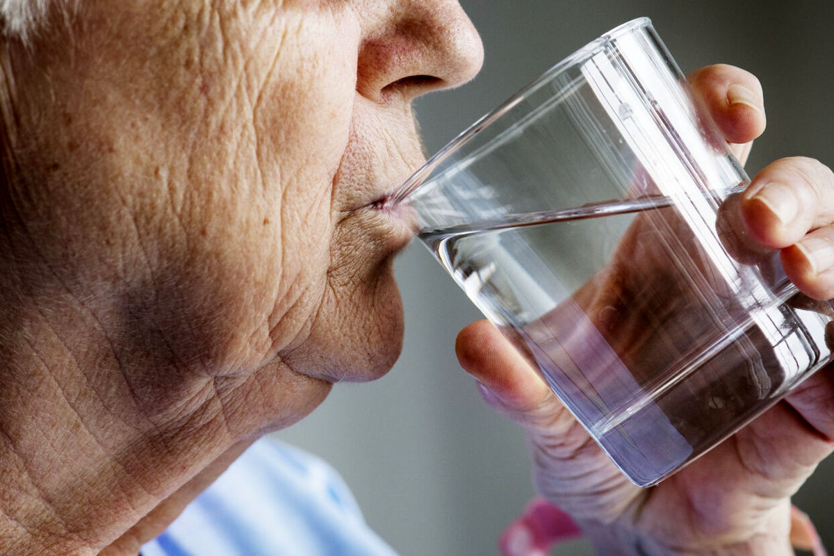 علت اصلی خشکی دهان در سالمندان