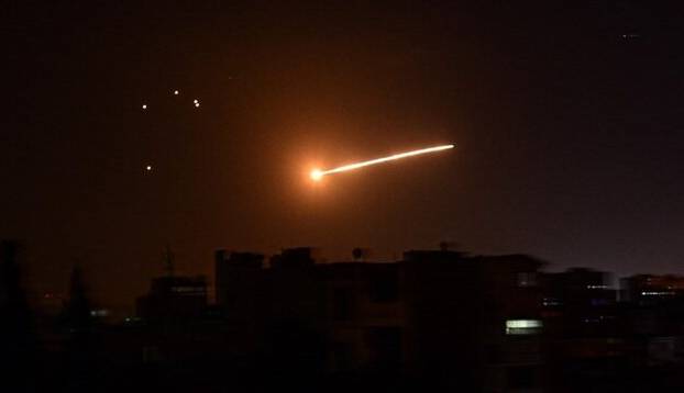 حمله هوایی رژیم صهیونیستی به دمشق؛ مقابله پدافندی ارتش سوریه