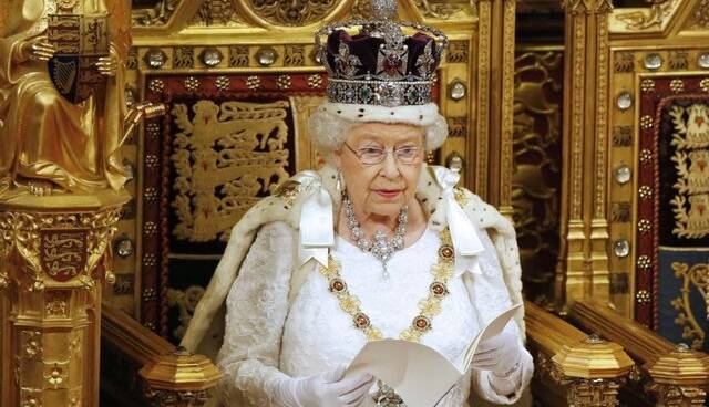 میزان درآمد و ثروت ملکه انگلیس چقدر است؟