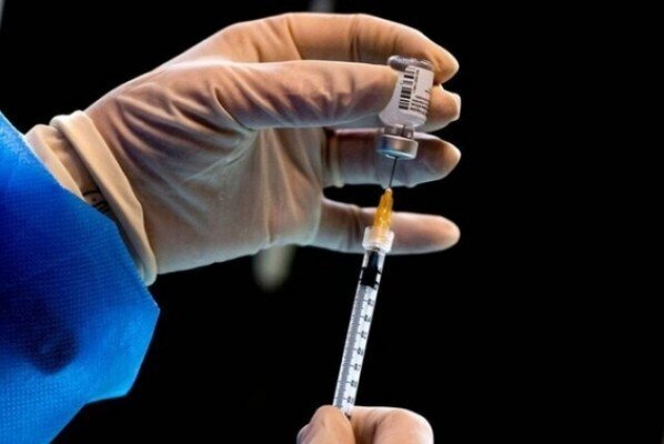 وزارت بهداشت: طب سنتی ایرانی هیچ مخالفتی با واکسیناسیون ندارد