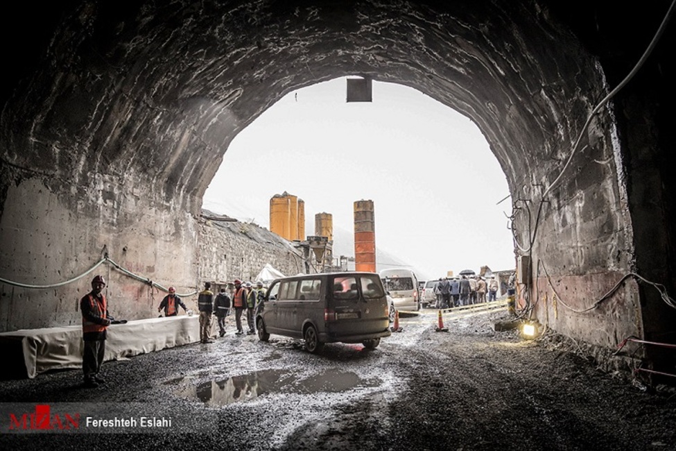 بازدید وزیر راه و شهرسازى از مراحل نهایى تکمیل تونل البرز