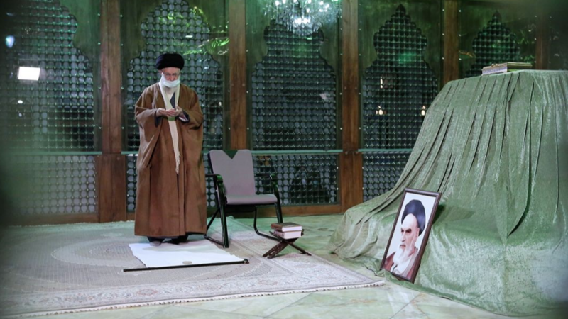 حضور رهبر انقلاب در مرقد امام خمینی