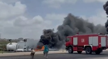 سقوط هواپیمای مسافربری در سومالی؛ ۳۰ سرنشین به سلامت تخلیه شدند