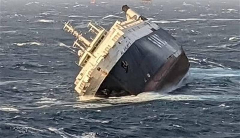نجات ۱۶ سرنشین کشتی غرق شده اماراتی