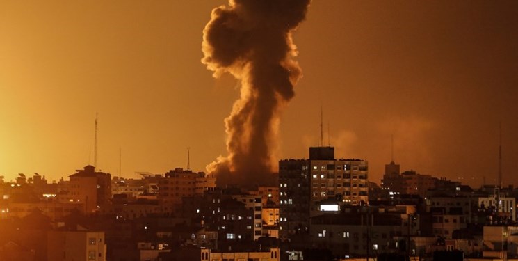 حمله هوایی رژیم صهیونیستی به غزه | مقاومت مقابله کرد