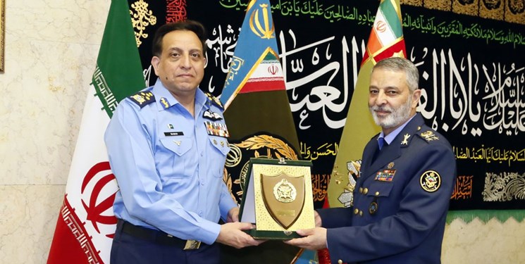 فرمانده کل ارتش: می‌توانیم رزمایش هوایی مشترک با پاکستان برگزار کنیم