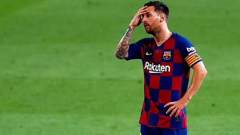 مسی با چشمان گریان: هرگز فکر نمی‌کردم از بارسلونا خداحافظی کنم