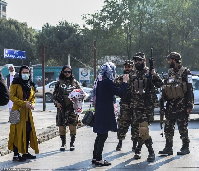 سرکوب تجمع زنان در کابل توسط طالبان