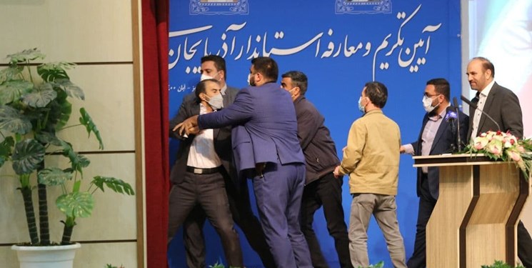 کتک‌کاری در مراسم معارفه استاندار آذربایجان شرقی/ استاندار: می‌بخشم