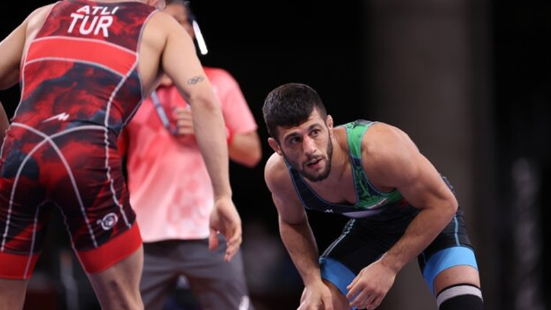 زور رضا اطری به قهرمان جهان نرسید/ برنز المپیک در انتظار سبک وزن ایران