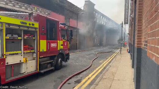 آتش‌سوزی در نزدیکی ایستگاه قطار پل لندن باعث تعطیلی این ایستگاه شد
