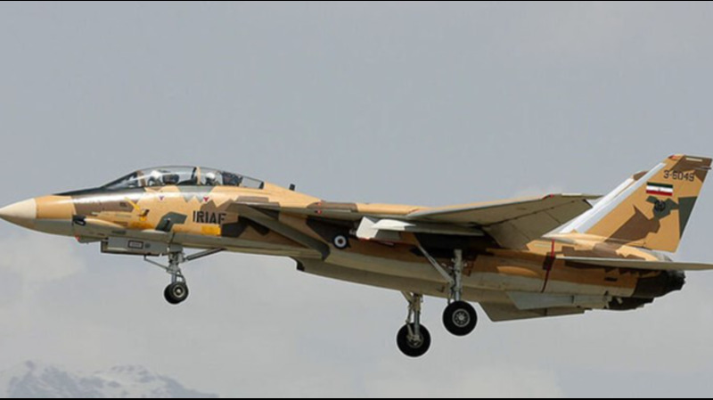 سقوط جنگنده F14 ارتش در اصفهان/ خلبانان با چتر نجات فرود آمدند