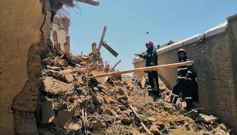 ریزش ساختمان متروکه در سنندج؛ ۶ نفر زیر آوارند