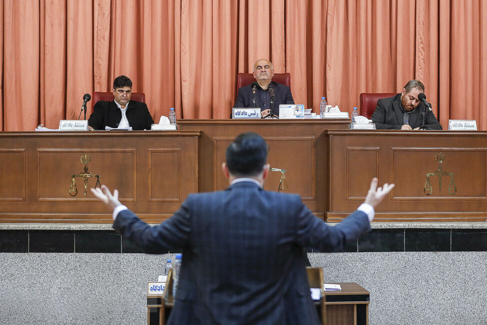 متهم ردیف ۱۶ پرونده شهرداری شهریار پای میز محاکمه