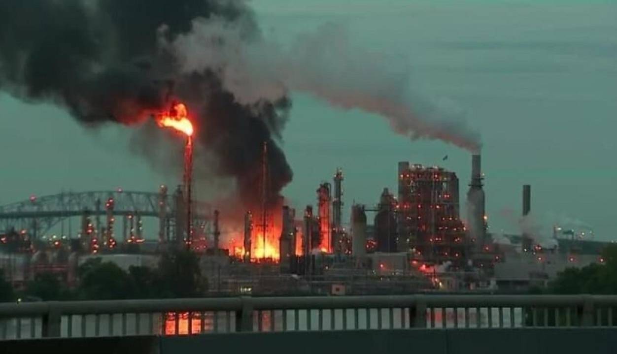 ناتوانی عربستان در مهار آتش سوزی تأسیسات نفتی آرامکو