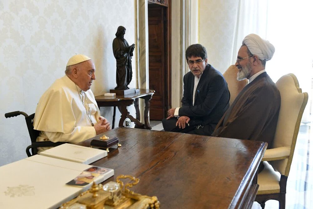 مدیر حوزه‌های علمیه کشور با پاپ فرانسیس دیدار کرد