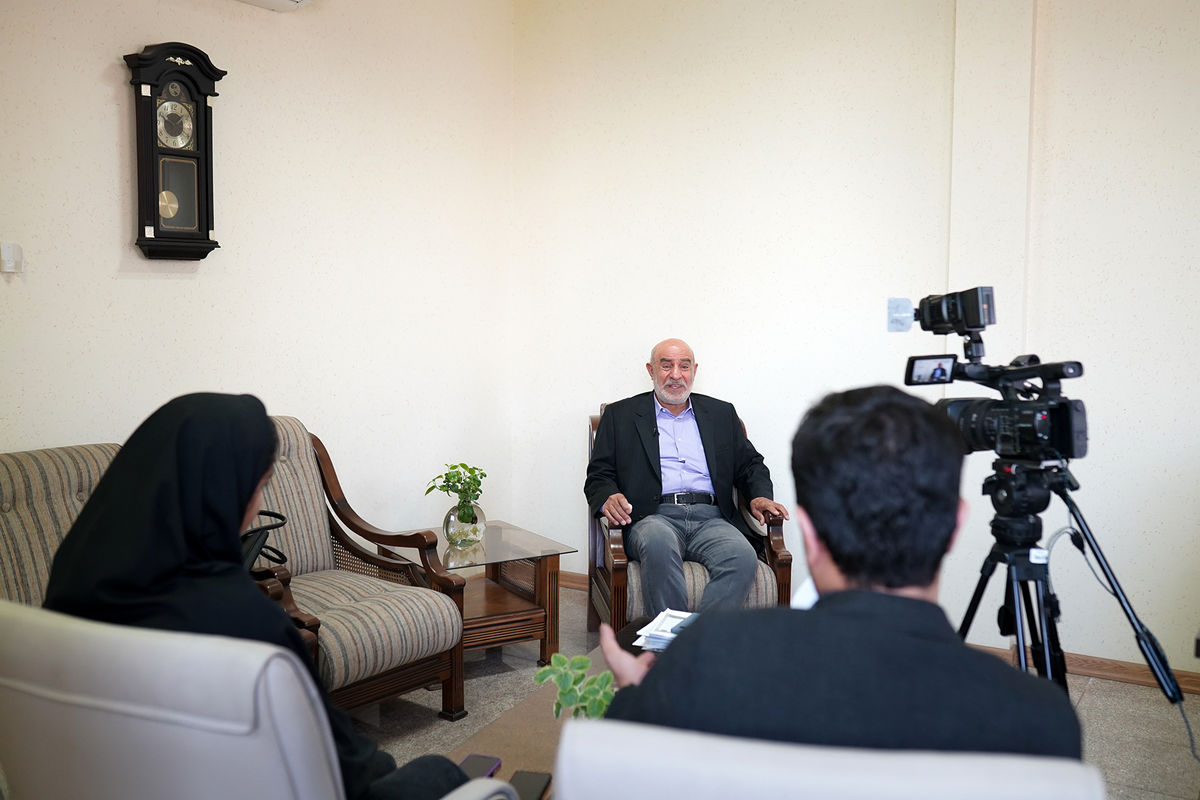 انتقاد وزیر دولت هاشمی از روحانی و تعریف از رئیسی