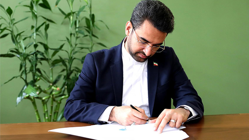نامه آذری جهرمی به رئیسی و قالیباف درمورد طرح «صیانت از حقوق کاربران در فضای مجازی»