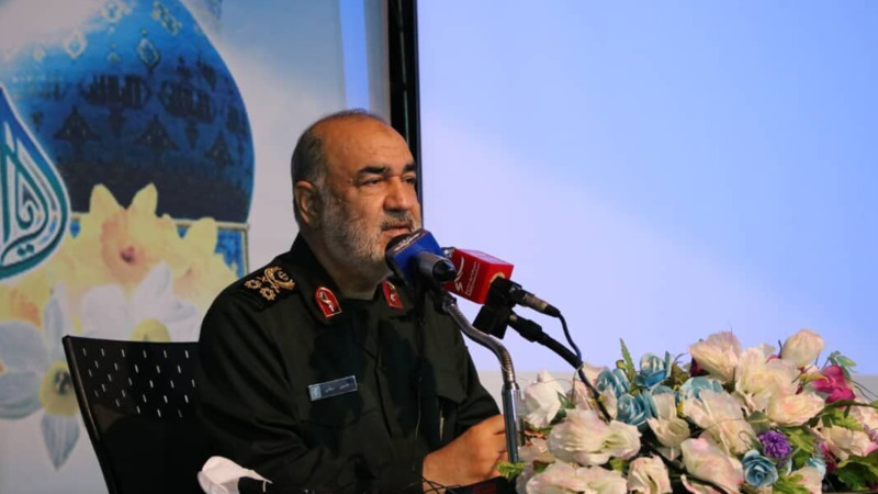 فرمانده سپاه: پرنده‌های بدون سرنشین ایران در هر جایی می‌توانند بنشینند و یا عملیات انجام دهند