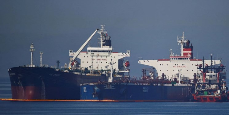 وزارت خارجه: کشتی حامل نفت ایران پس از ۶ ماه توقف، ساعاتی پیش آب‌های یونان را ترک کرد
