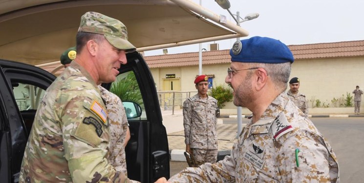 دیدار فرمانده سنتکام با مقام ارشد نظامی عربستان
