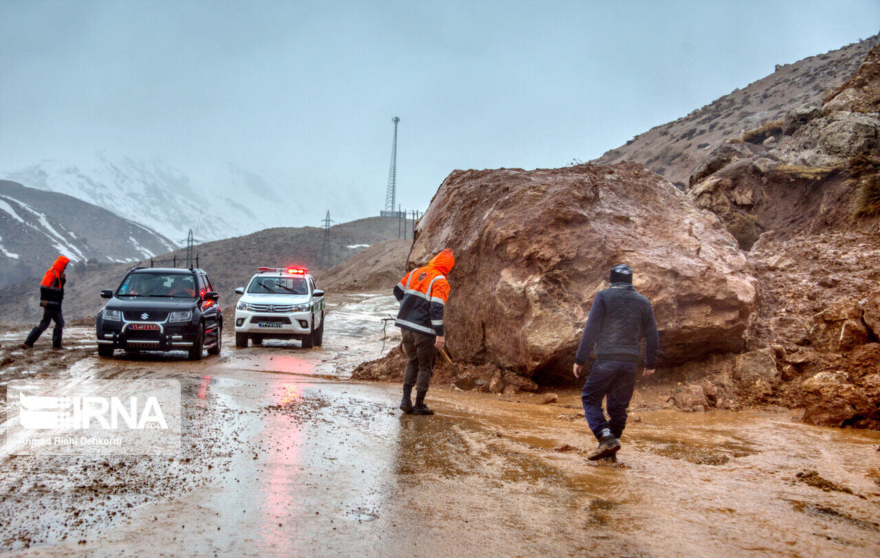 جاده کندوان مسدود و ترافیک در هراز و فیروزکوه سنگین است