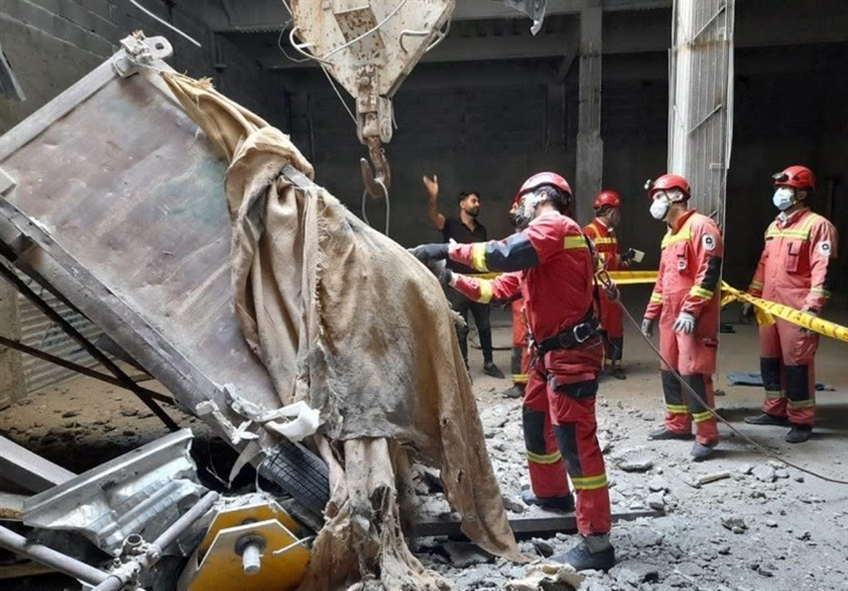 مرگ ۲ کارگر بر اثر سقوط کابین فلزی در پروژه ساختمانی+عکس