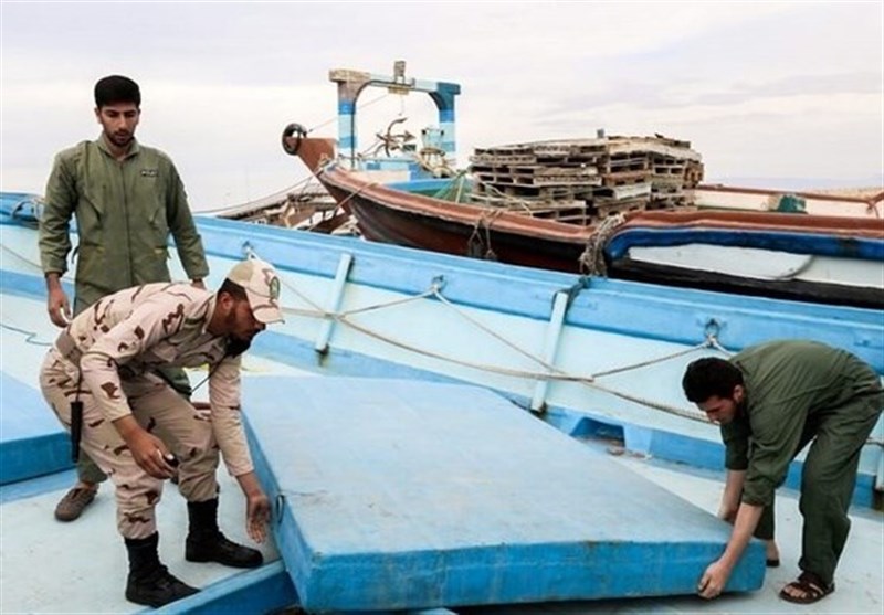توقیف یک شناور در جزیره قشم؛ ۹ خدمه بازداشت شدند