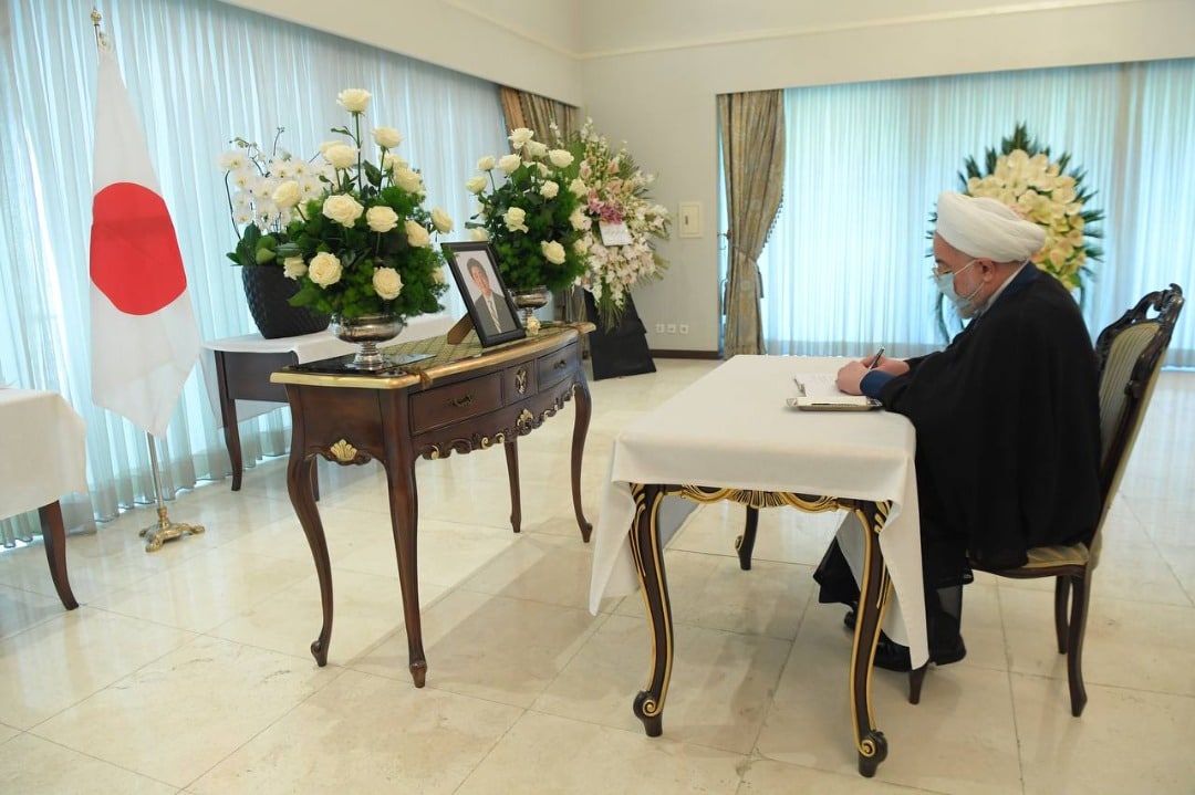 روحانی به سفارت ژاپن در تهران رفت