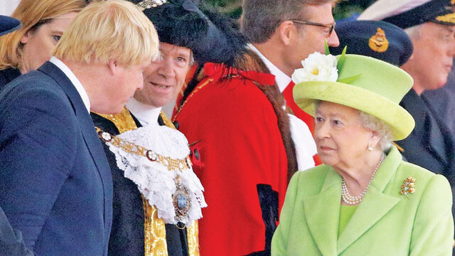 رسوایی جدید نخست وزیر انگلیس؛ جانسون از ملکه عذرخواهی کرد