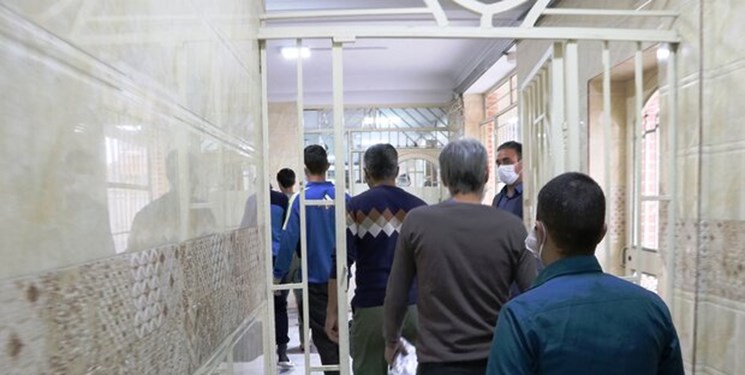 معلم قرآنی چهار زندانی را آزاد کرد+عکس