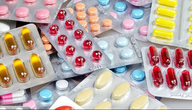 معاون وزیر صمت: واردات دارو تا پایان سال نصف می‌شود