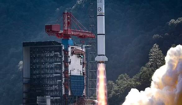 چین از ساخت یک موشک خارق‌العاده خبر داد